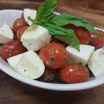 Bocconcini, Tomato and Pesto Salad