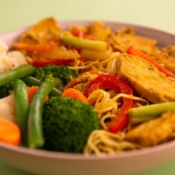 Singapore Chicken Curry Noodles served with Stir Fried Vegetables